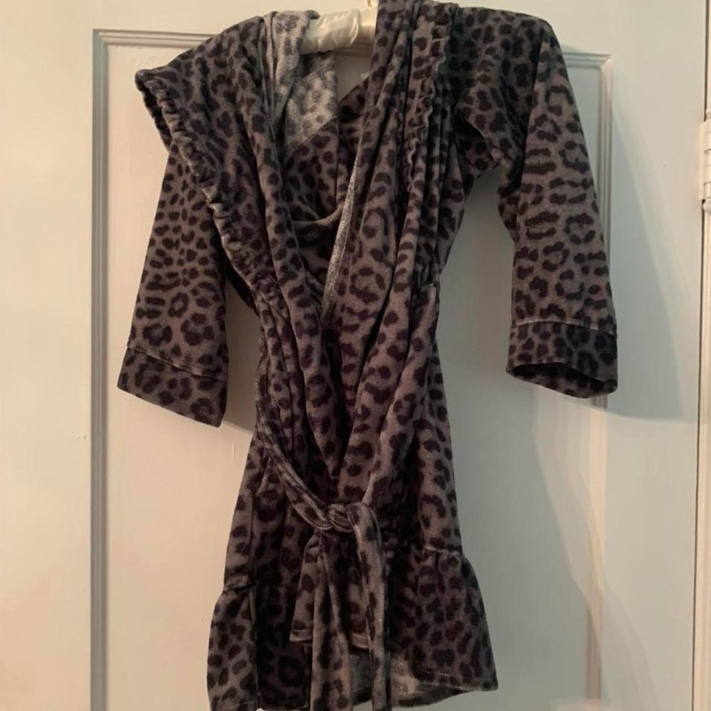 ADORABLE Betsey Johnson leopard print grey robe